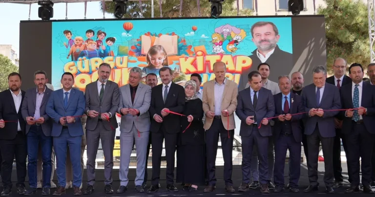 bursa-gursuda-cocuk-kitap-fuari-kapilarini-acti-jfzUWblm.webp