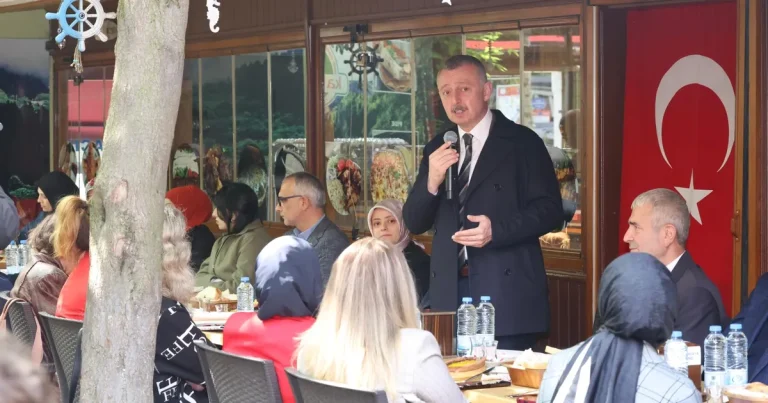 gebzede-baskan-buyukakin-kadin-esnaflarla-bulustu-f9HnMrdp.webp