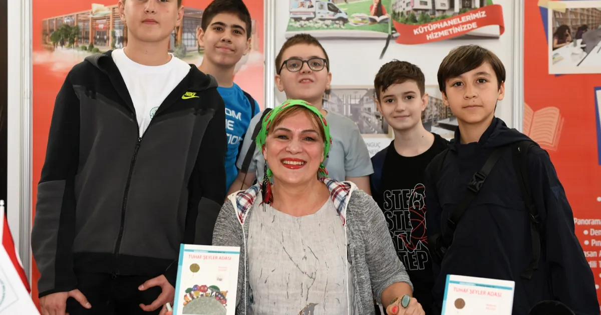 yazar-halime-yildiz-kitaplarini-kucuk-okuyuculari-icin-imzaladi-qLwZyduJ.webp