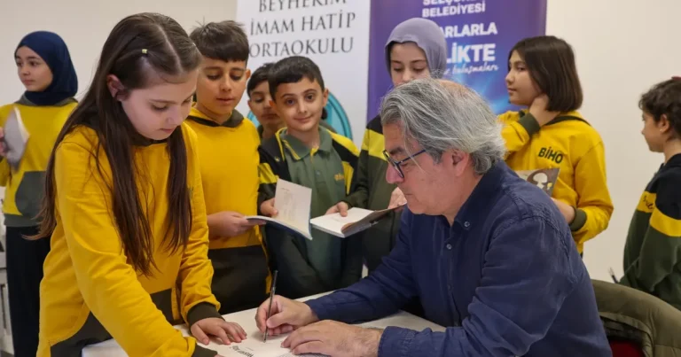 yazarlar-ogrencilerle-bir-araya-geliyor-XrVYOQRm.webp