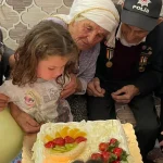 95-yasindaki-kore-gazisine-dogum-gunu-surprizi-mM74YV3w.webp