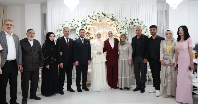 bakan-goktas-gence-kiz-istedi-nCpapzbg.webp