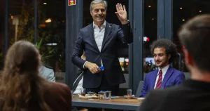 baskan-alemdar-sakaryada-genclerle-bulustu-m4xabfvd.webp
