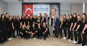 baskan-bozbeyden-sampiyon-hentbol-takimina-ovgu-GjeEdmgZ.webp