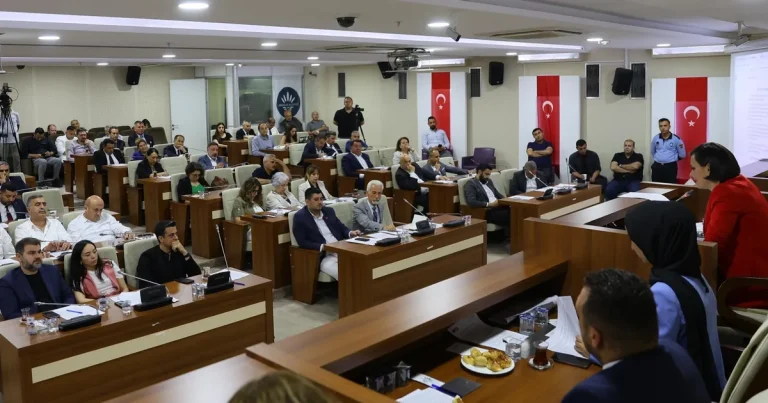 baskan-kinaydan-emek-ve-halk-vurgusu-i4p3lAea.webp