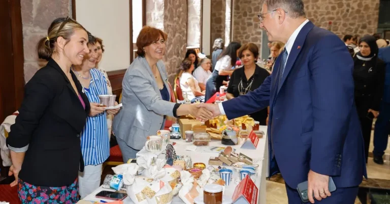 baskan-tugay-izmir-kadin-dostu-kent-olmayi-surdurecek-z2mX25KO.webp
