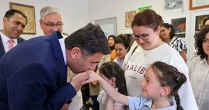 bilecik-valisi-sefik-aygolden-ozel-bireylere-anlamli-ziyaret-36AqcHCz.webp