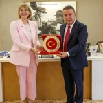 birlesik-krallik-turkiye-buyukelcisi-baskan-muhittin-boceki-ziyaret-etti-1ngrKqQv.webp