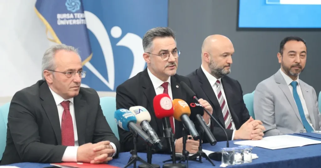 btuden-liselilere-iki-dev-proje-akademisyenler-okullarda-ogrenciler-universitede-x6UDKBRR.webp
