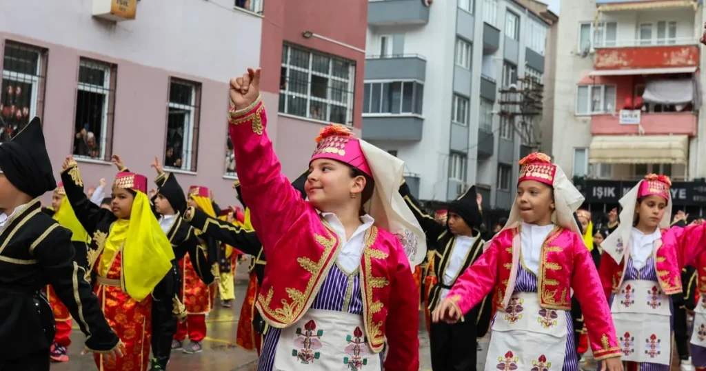 bursa-gemlikte-1470-ogrenci-sanatla-bulusuyor-s6rUFRpg.webp
