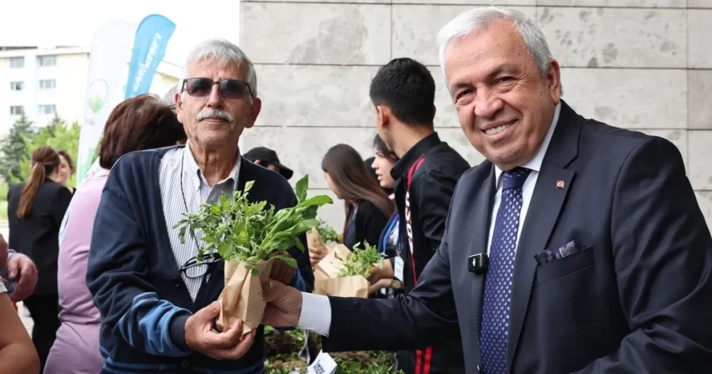 bursa-niluferde-310-bin-fide-vatandaslarla-bulusuyor-Dz3Q7z6K.webp