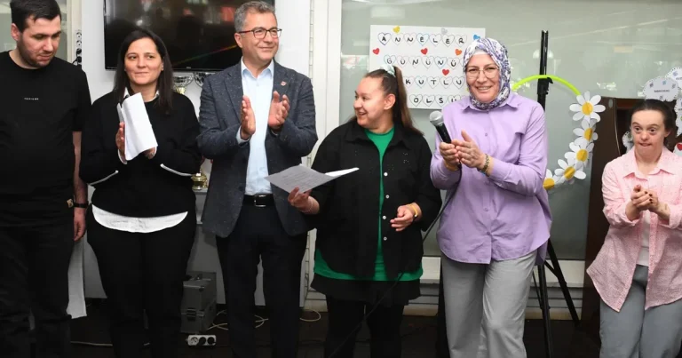 bursa-osmangazide-ozel-gereksinimli-bireyler-cok-mutlu-pl97CcMS.webp