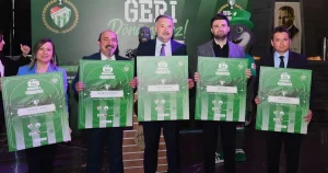 bursa-osmangazide-yesil-beyaz-sevdalilar-bulustu-turkiyenin-ilk-insansi-robotundan-bursaspora-destek-QMuR5IVJ.webp