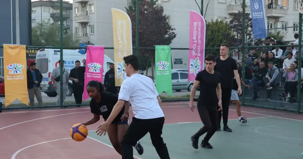 bursada-sokak-basketbolu-heyecani-DhPPg51v.webp