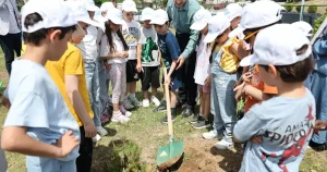 cayirovali-ogrenciler-birlikte-fidan-dikti-xncFZNnZ.webp