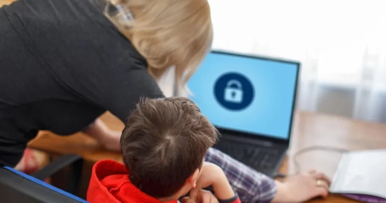 cocuklari-dijital-dunyanin-risklerinden-koruyacagiz-NTdqJ3Wa.webp