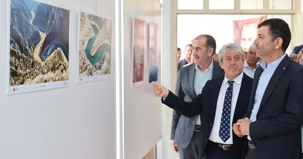 denizli-buyuksehir-ve-lafottan-ortak-sergi-su-hik-yeleri-WcFLTzkG.webp