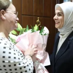 devlet-korumasindaki-cocuklarin-gonullu-annesine-bakan-goktastan-ziyaret-v6ruIVBU.webp
