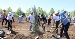 diyarbakirda-engelliler-fidan-dikerek-gelecege-nefes-oldu-17MbVdCD.webp