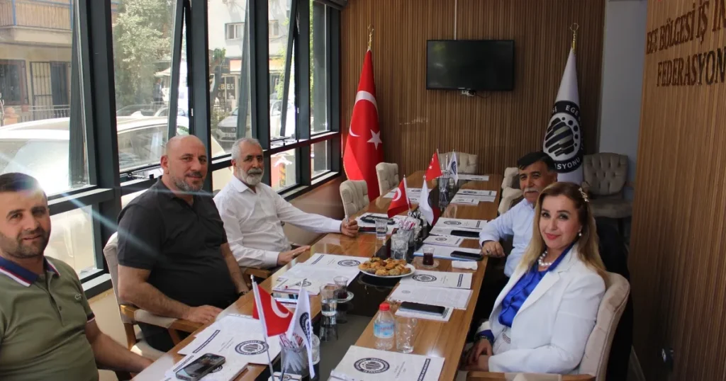 ege-bolgesi-is-insanlari-federasyonunda-yatirim-potansiyeli-degerlendirildi-NMpyUBlQ.webp