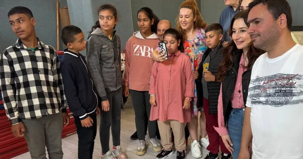 engelsiz-hobi-atolyelerinde-ozel-ogrenciler-arkadasliklarini-pekistiriyor-QwiUSMeD.webp