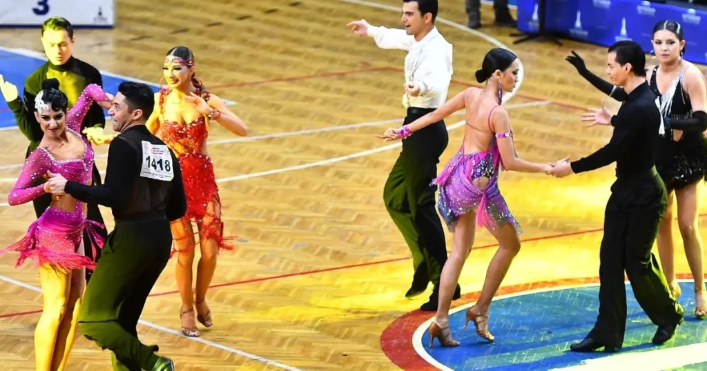 izmirde-danscilarin-kiyasiya-rekabeti-rDcBFRKA.webp