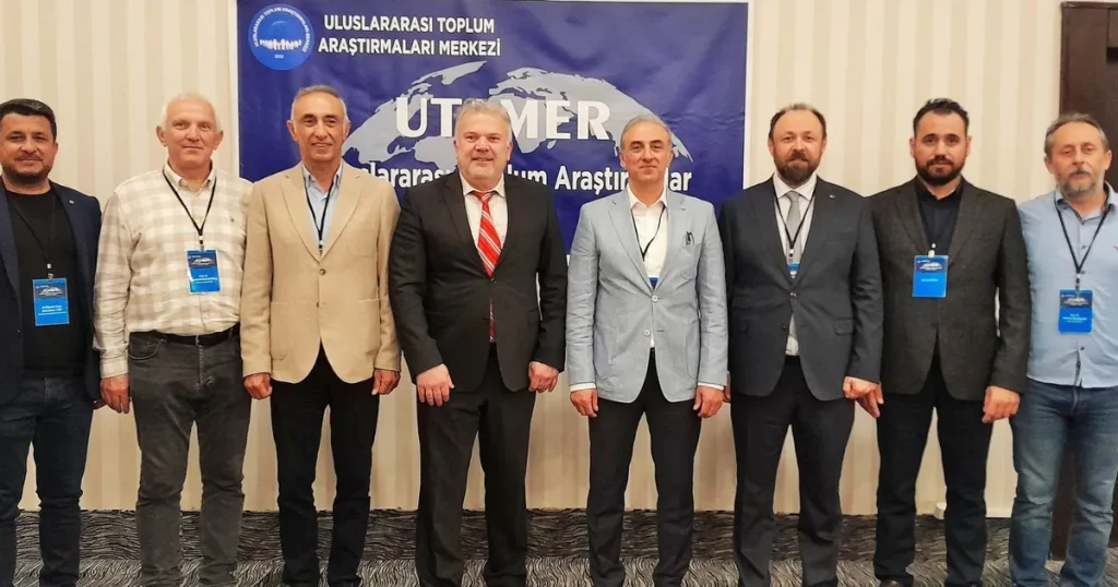 izmirde-taekwondo-ve-teknoloji-bulusmasi-MqSPc9n6.webp