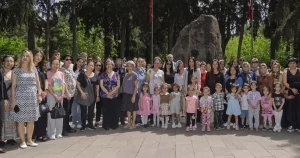 izmirli-annelere-en-ozel-kutlama-svlRpfQS.webp