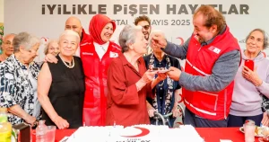kizilaydan-anneler-gunune-ozel-kutlama-4FJaItUG.webp
