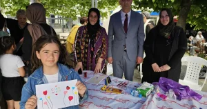 kocaeli-golcuklu-cocuklar-elleriyle-annelerine-hediye-yapti-E2NsKBFp.webp
