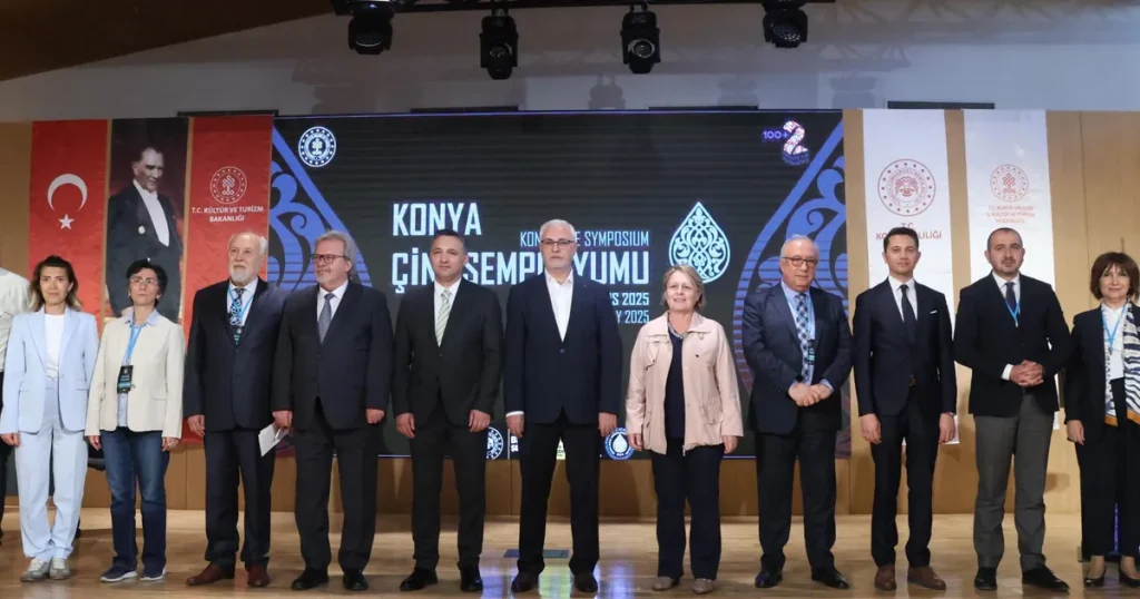 konya-cini-sempozyumunda-cini-sanati-ele-aliniyor-VrHKOgeS.webp