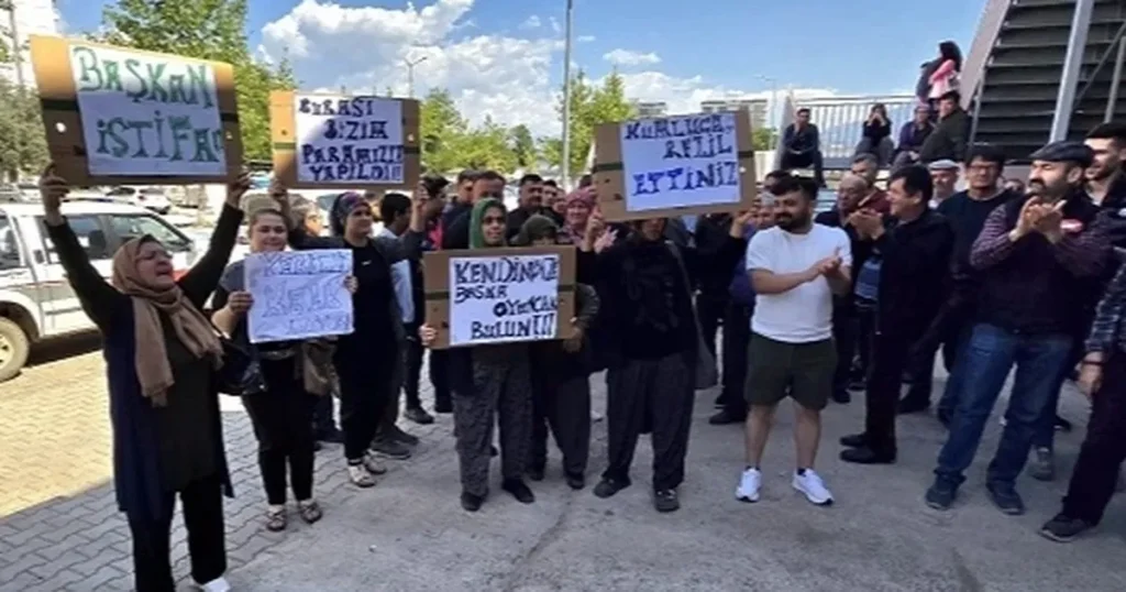 kumluca-pazaryerinde-esnaf-belediye-gerilimi-DNV2a4e7.webp