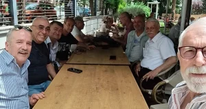 lise-arkadaslari-42-yil-sonra-bir-araya-geldi-NSAIfYX7.webp