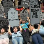 manhattanda-milyarder-galasina-protesto-soku-xpWlyh8V.webp
