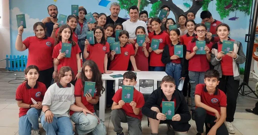 mardinde-yaman-yazar-ogrencilerle-bulustu-VNLOE1S1.webp