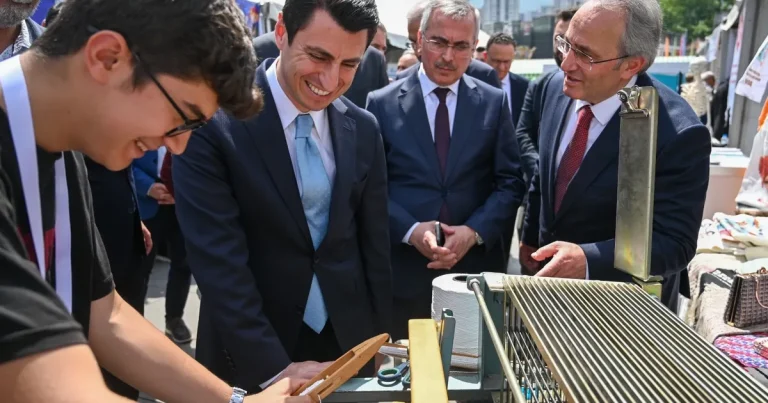 meslek-egitimde-gelecek-vizyonu-i7btEBWj.webp