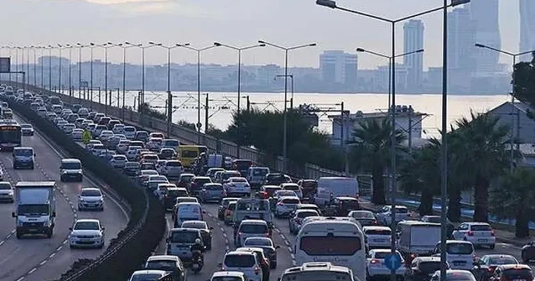nisanda-191-bin-983-tasit-trafige-katildi-toplam-tasit-sayisi-32-milyona-yaklasti-xhvUsL96.webp