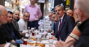 sakarya-uzuncarsida-baskan-alemdar-kunduraci-esnafiyla-bulustu-FQQV1VtX.webp