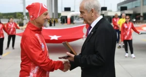 selanikten-alinan-ata-topragi-ipsaladan-anitkabire-ulastirilacak-BrXs3jzv.webp