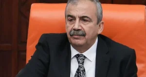 sirri-sureyya-onder-hayatini-kaybetti-D4j95r6u.webp
