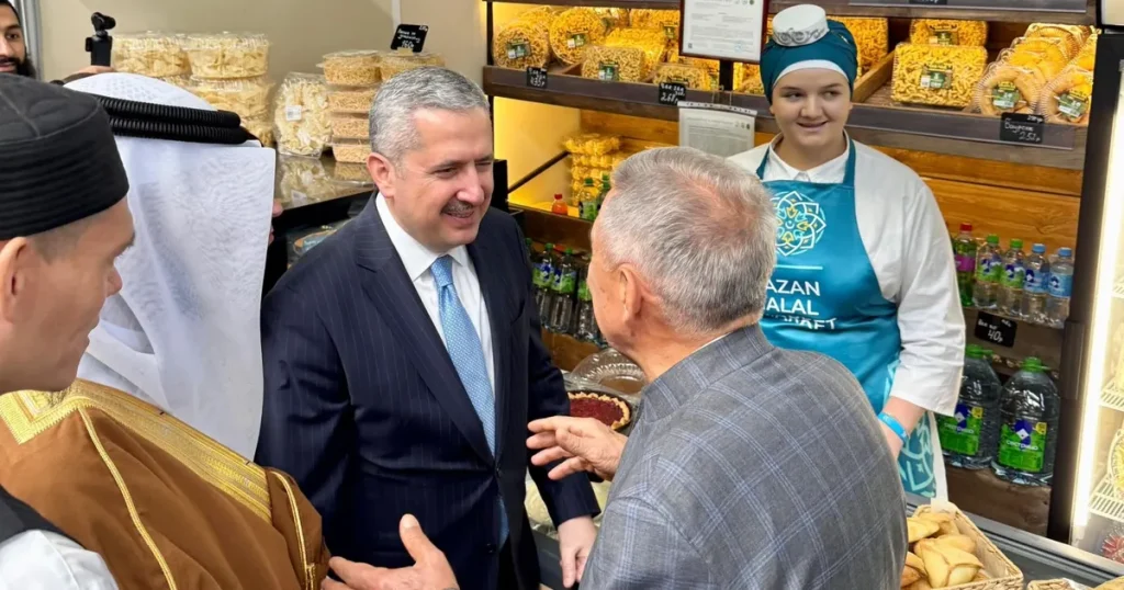 ticaret-bakan-yardimcisi-kazan-helal-market-fuarinda-4gsMsaNx.webp